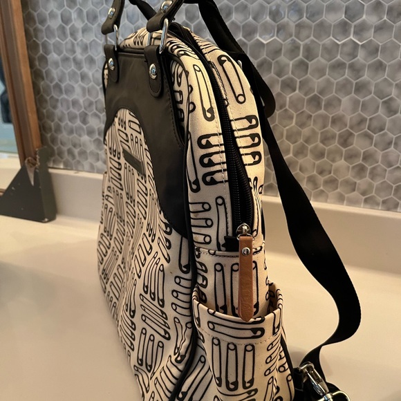 Petunia Pickle Bottom Sashay Satchel Backpack - London calling - Picture 2 of 7